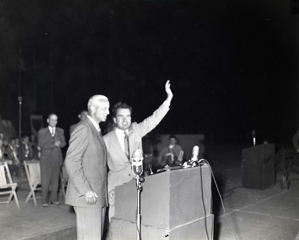 VP Richard Nixon welcomes scouts. ms-r035-b1b8-473